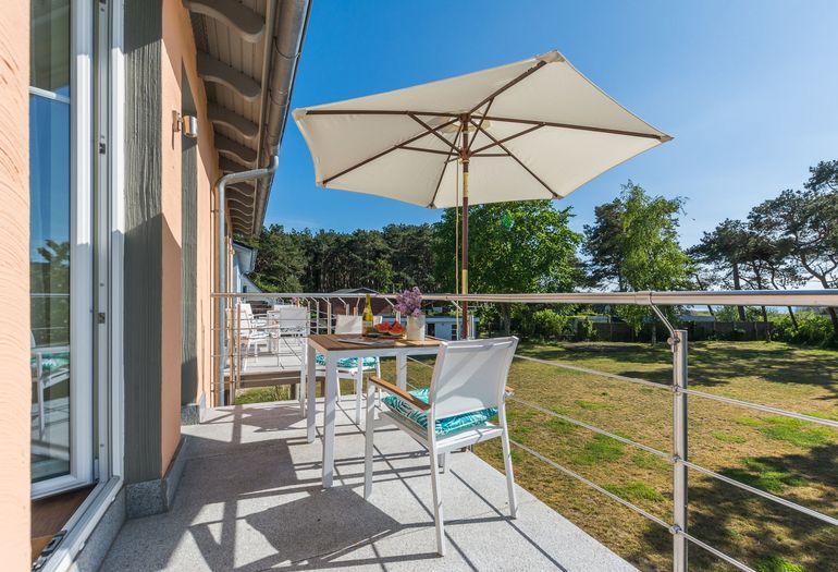 bestuhlter Balkon in ruhiger Lage bestuhlter Balkon in ruhiger Lage