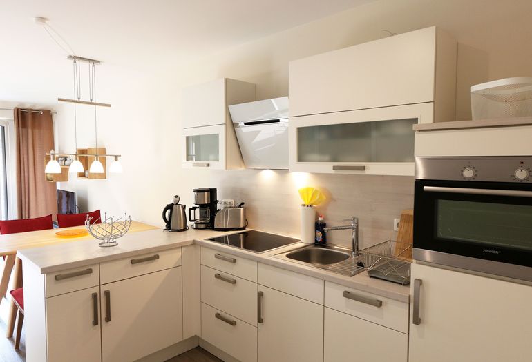 Küchenzeile mit Backofen