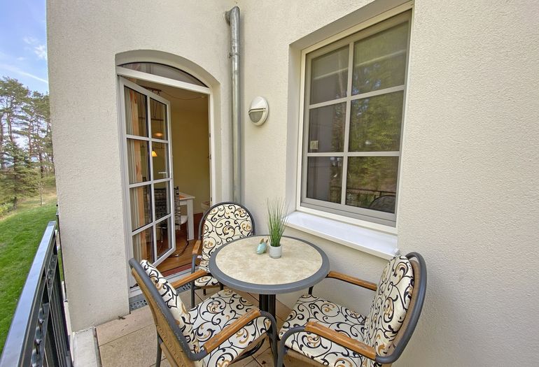 Balkon mit Blickrichtung in den Wohnbereich