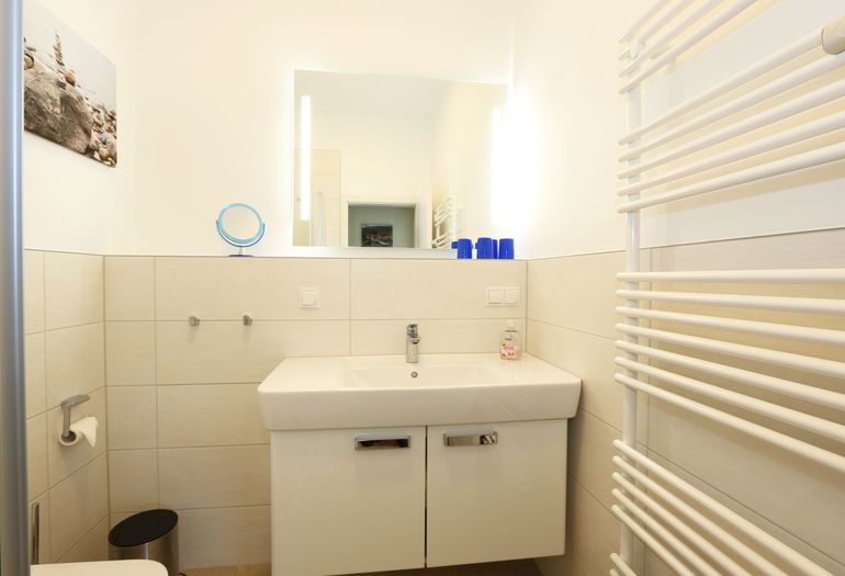 Badezimmer mit Waschbecken