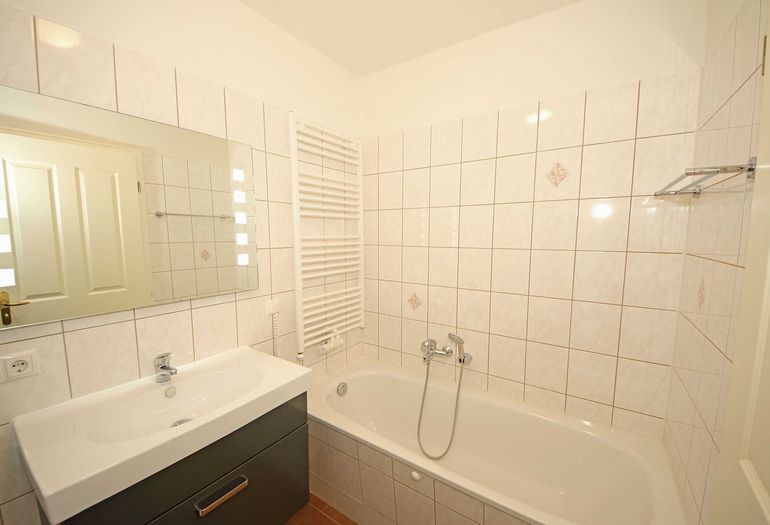 Badezimmer mit Badewanne