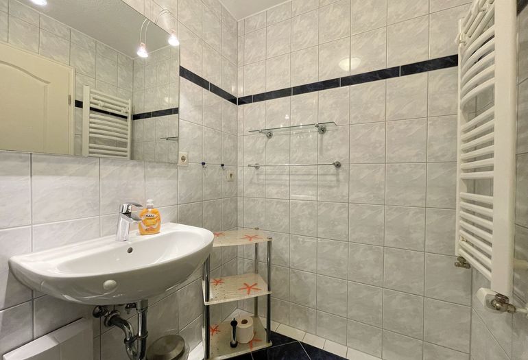 Badezimmer mit Dusche