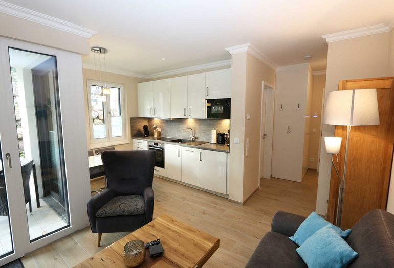 Wohnzimmer mit Couch und Lesesessel Wohnzimmer mit Couch und Lesesessel