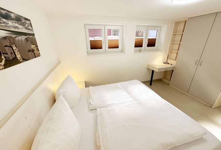 2.Schlafzimmer mit Doppelbett