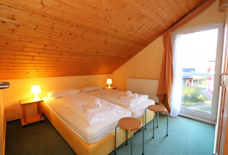 1. Schlafzimmer mit Doppelbett 1. Schlafzimmer mit Doppelbett