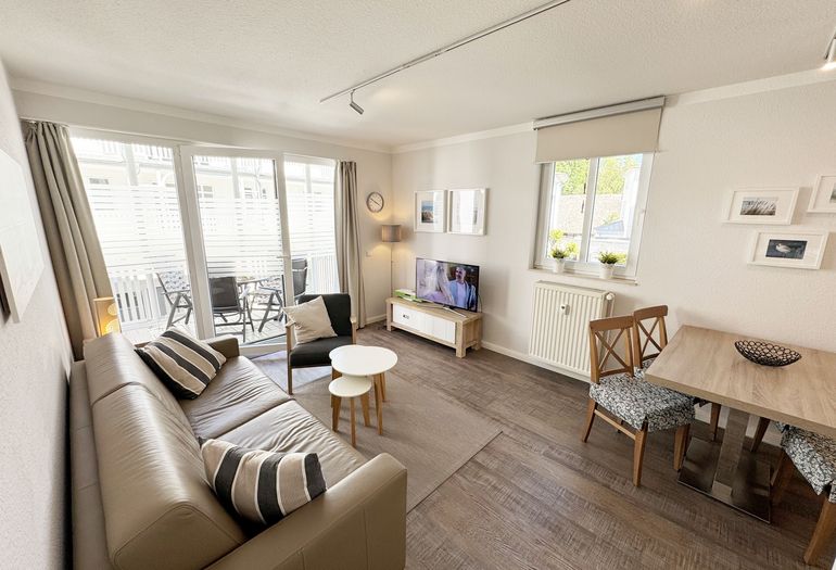 Wohnbereich mit Funktionsschlafsofa in Leder