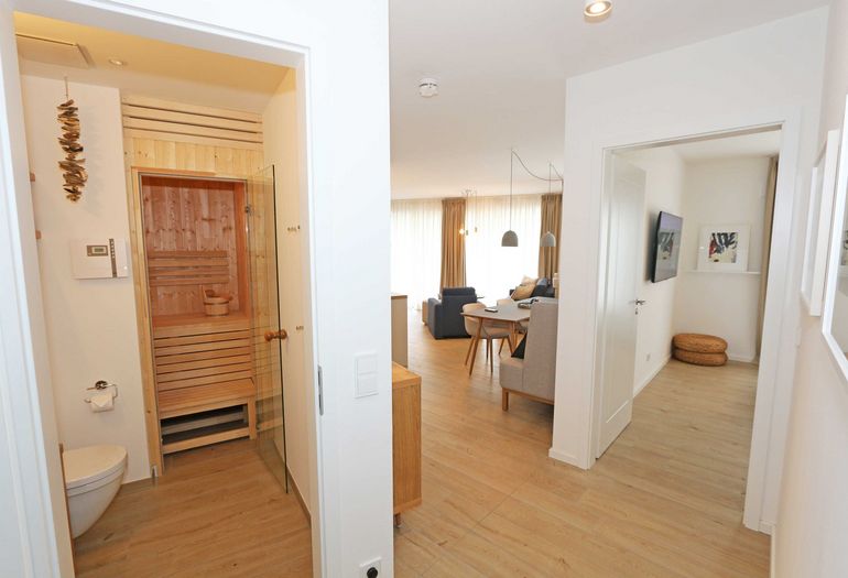 Flur mit Blick ins Badezimmer und Sauna Flur mit Blick ins Badezimmer und Sauna