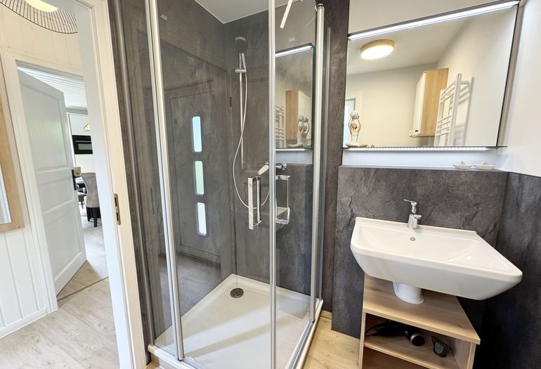 Tageslicht Badezimmer mit Waschbecken