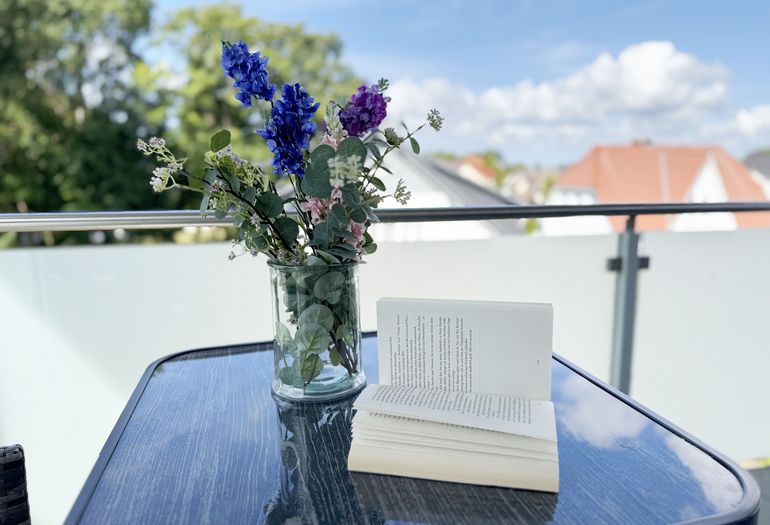 überdachter und bestuhlter Balkon (Süd/West)