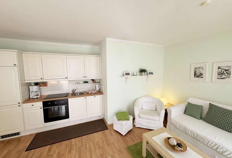 Küchenzeile mit Backofen