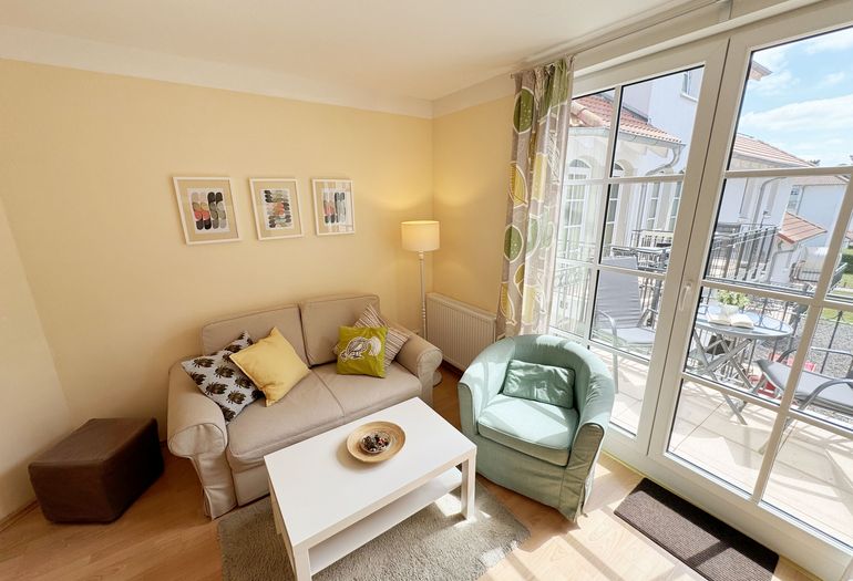 Wohnbereich mit Zugang zum Balkon Wohnbereich mit Zugang zum Balkon