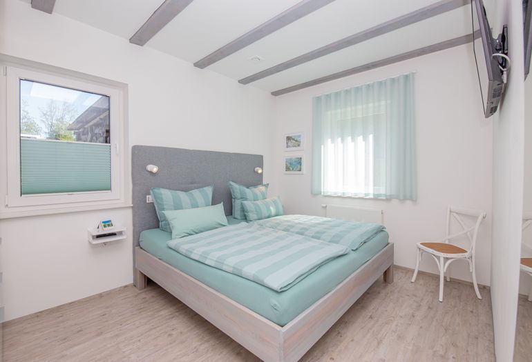 Schlafzimmer mit Doppelbett