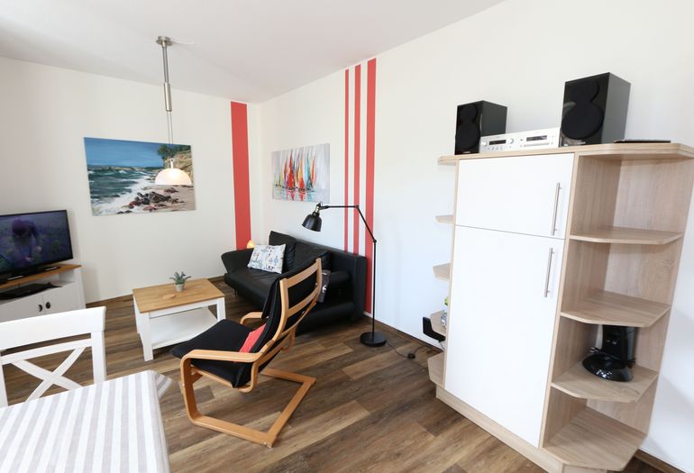 Wohnbereich mit Couch und Sessel Wohnbereich mit Couch und Sessel