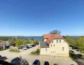 Villa Bergfrieden - Whg. 06 mit Balkon & Meerblick
