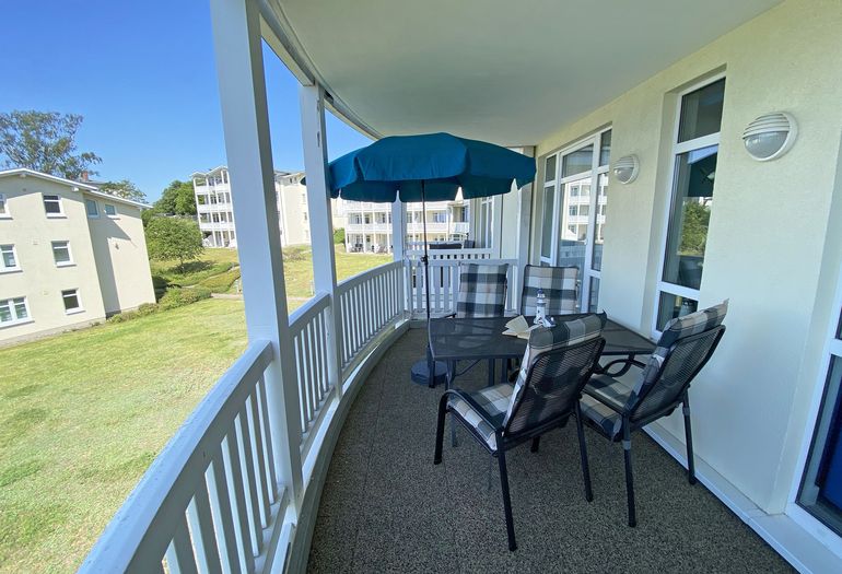 bestuhlter Balkon