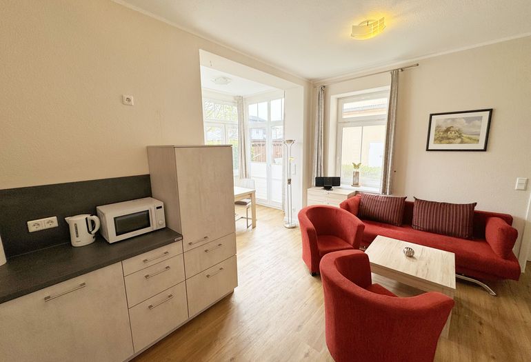 Küchenzeile mit Mikrowelle Küchenzeile mit Mikrowelle