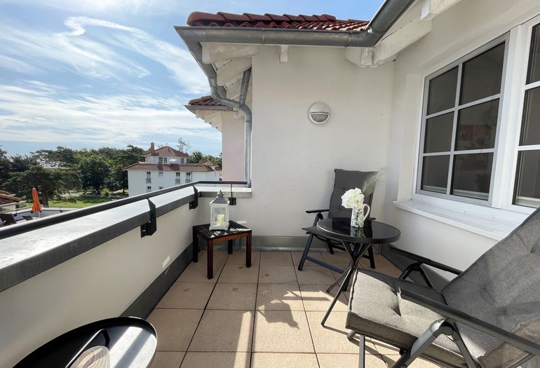 bestuhlter Balkon