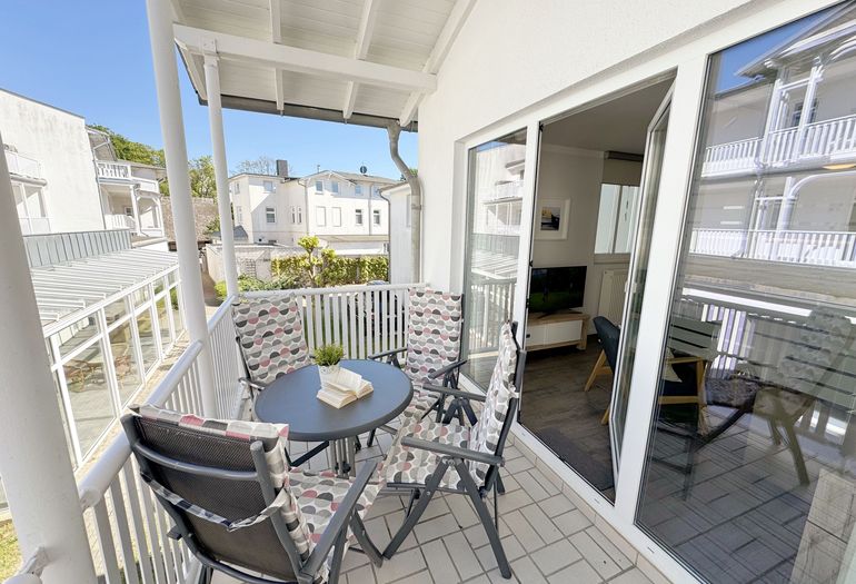 bestuhlter Balkon