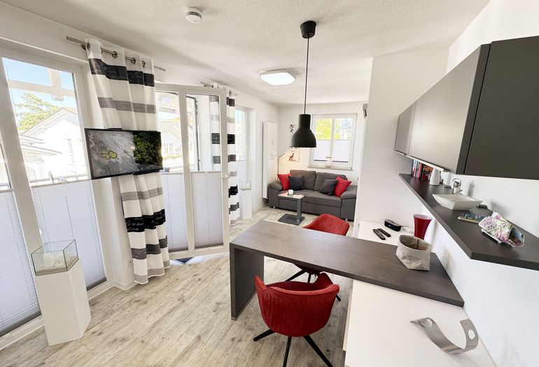 Sitzbereich mit Blick auf die gemütliche Couch Sitzbereich mit Blick auf die gemütliche Couch