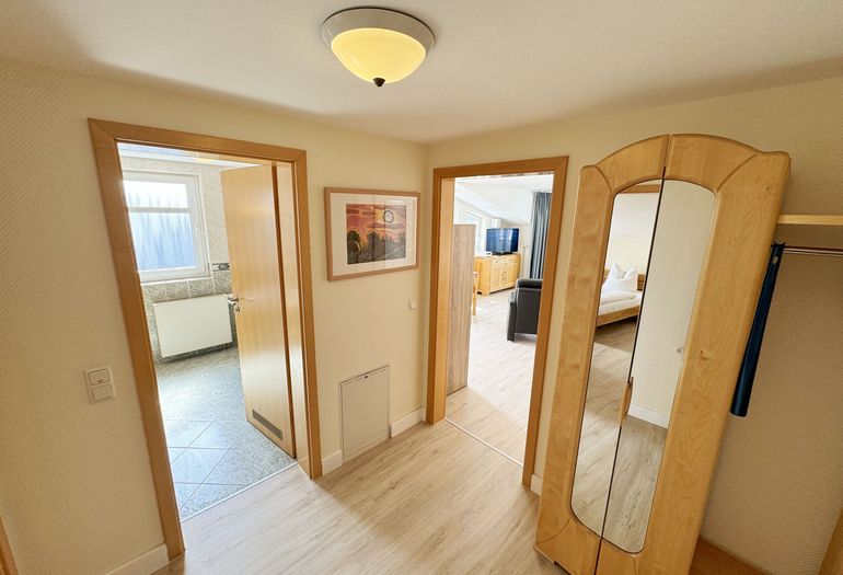 Flurbereich von wo alle Räumlichkeiten zu erreichen sind Flurbereich von wo alle Räumlichkeiten zu erreichen sind