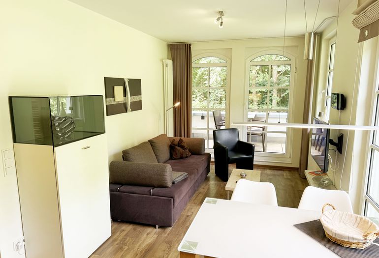 gemütlicher Wohnbereich mit Schlafcouch