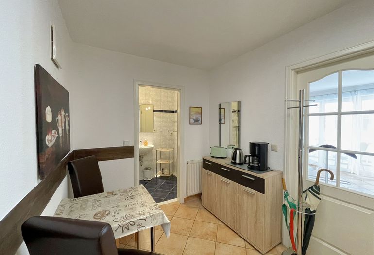 Essbereich mit Stühlen