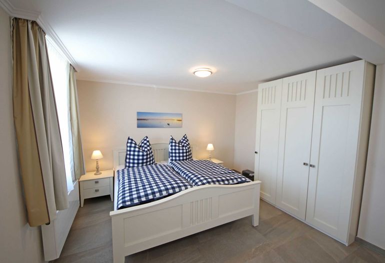 Schlafzimmer mit Doppelbett