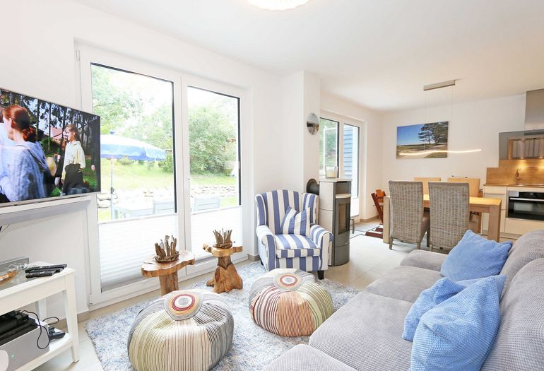 Wohn-/Essbereich mit TV