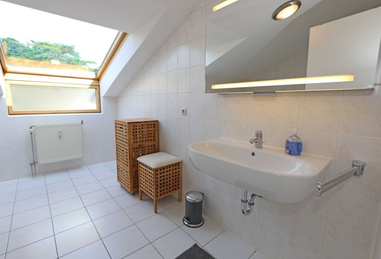 Badezimmer mit Waschbecken