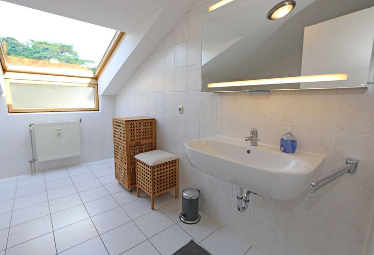 Badezimmer mit Waschbecken