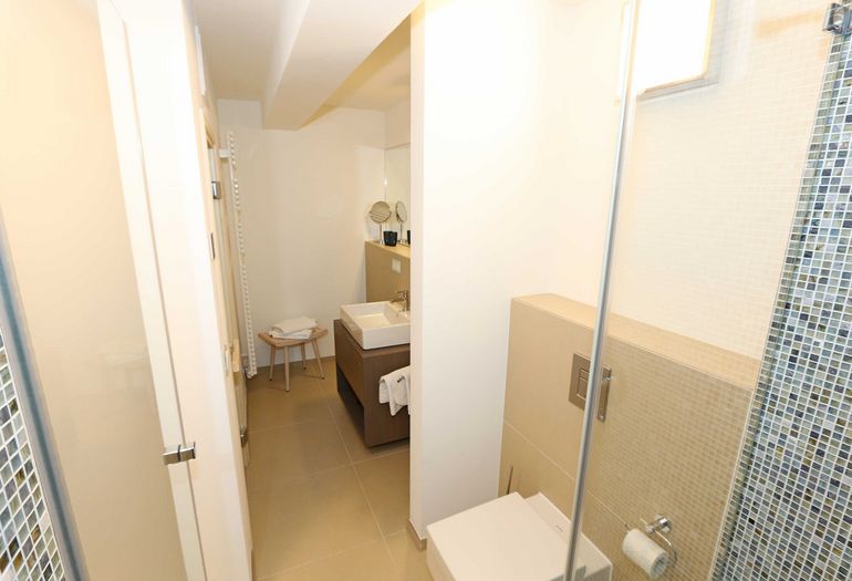 Badezimmer mit Dusche Badezimmer mit Dusche