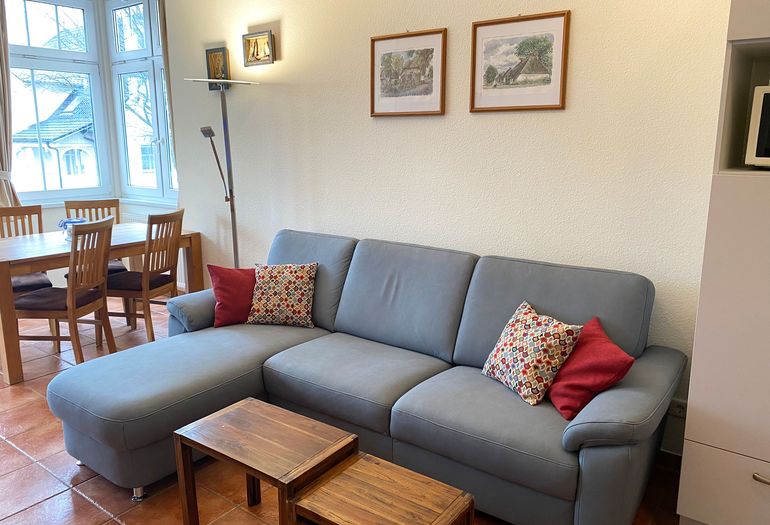 Wohnzimmer mit Couch