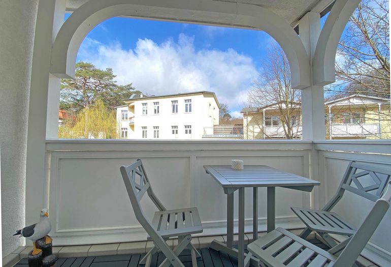 bestuhlter Balkon