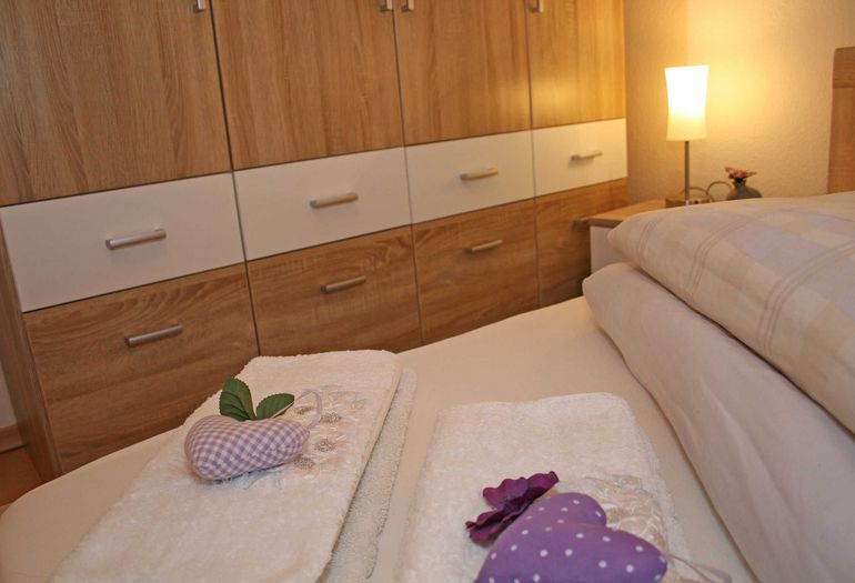 Schlafzimmer mit Kleiderschrank Schlafzimmer mit Kleiderschrank