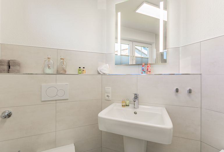 Badezimmer mit Dusche Badezimmer mit Dusche