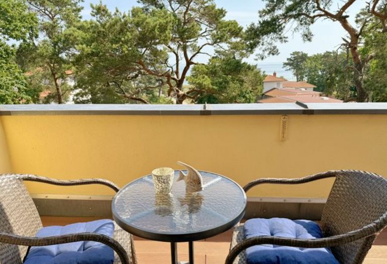 bestuhlter Balkon mit Meerblick bestuhlter Balkon mit Meerblick