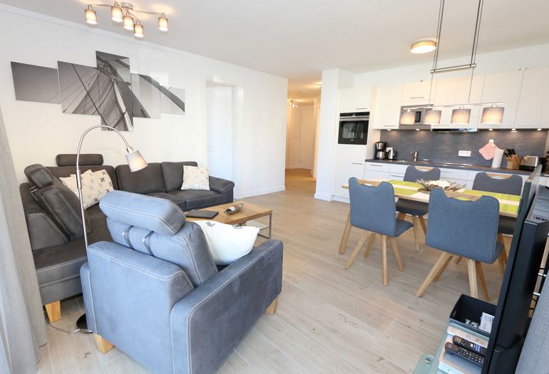 modernes Wohnzimmer mit TV