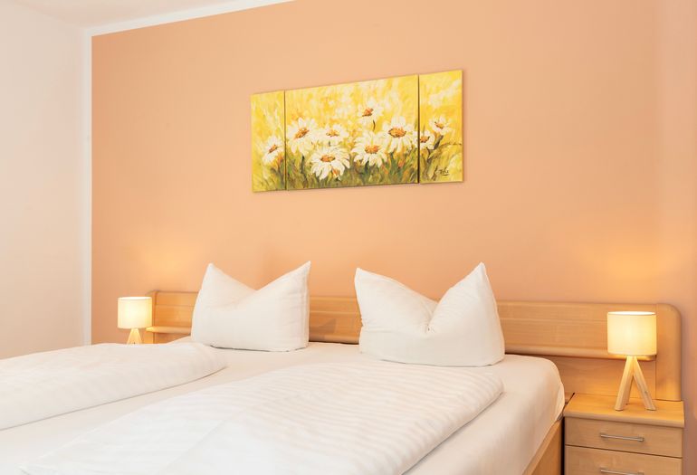 Schlafzimmer mit Doppelbett Schlafzimmer mit Doppelbett