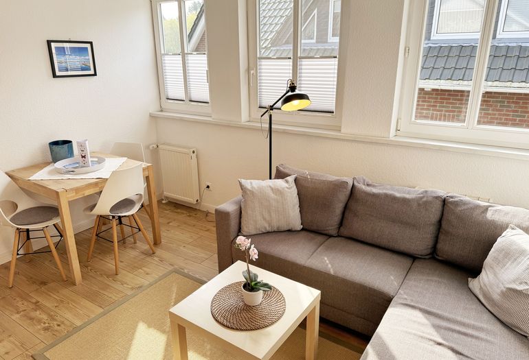 Couchecke mit angrenzenden Essplatz Couchecke mit angrenzenden Essplatz