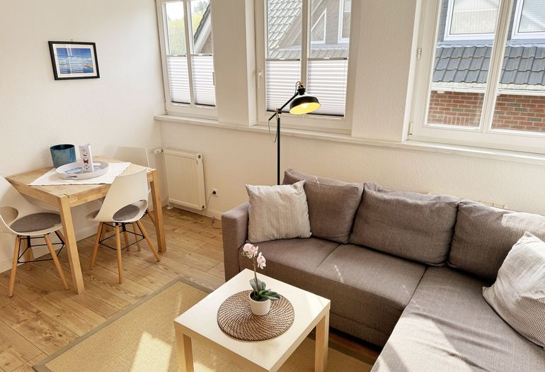 Couchecke mit angrenzenden Essplatz Couchecke mit angrenzenden Essplatz