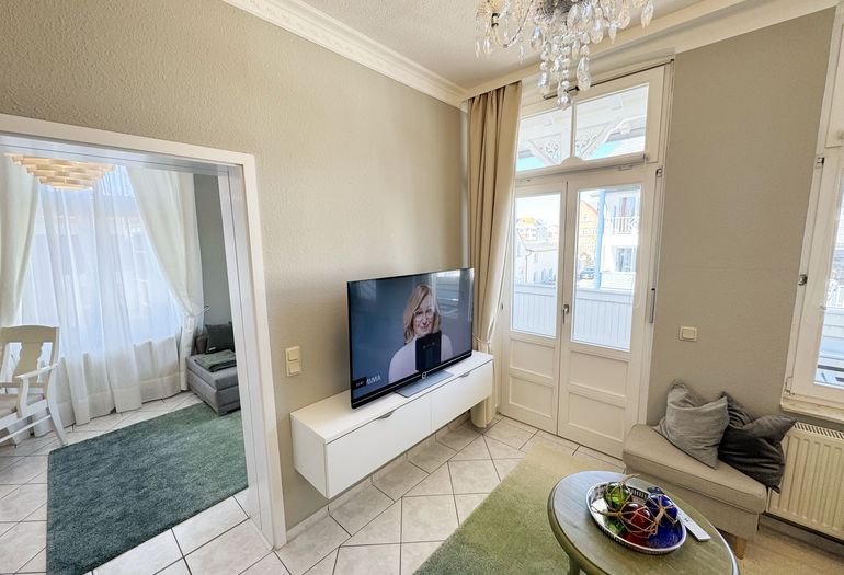 Wohnbereich mit Smart-TV Wohnbereich mit Smart-TV