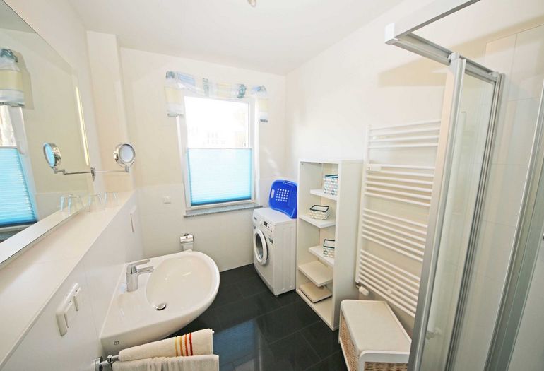 Duschbad mit Waschmaschine