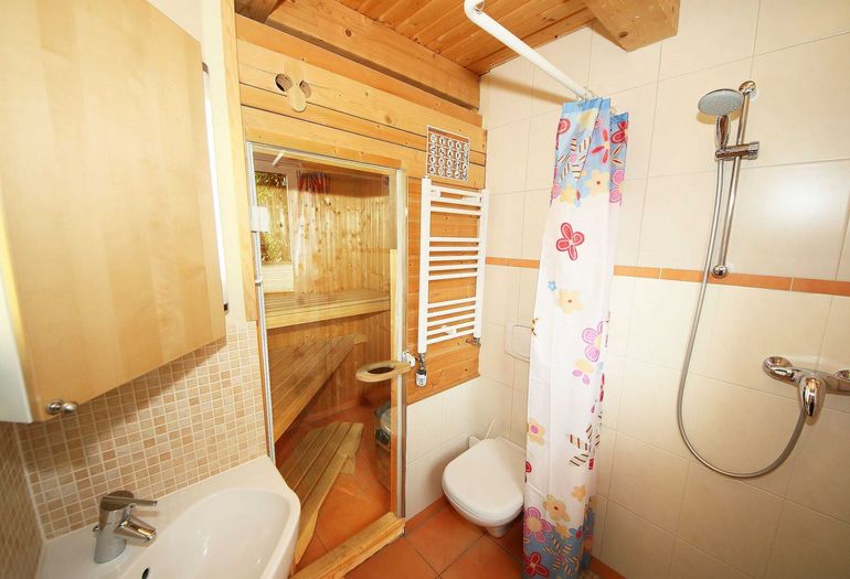 2. Duschbad mit Sauna 2. Duschbad mit Sauna