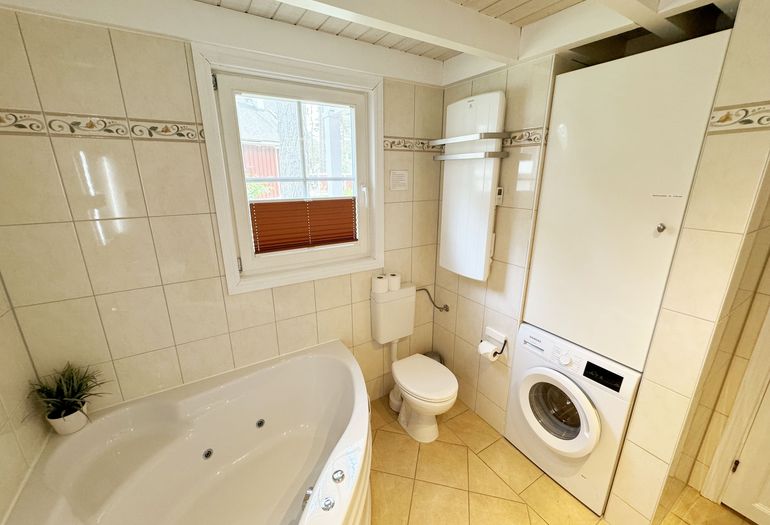 Badezimmer mit Eckbadewanne Badezimmer mit Eckbadewanne