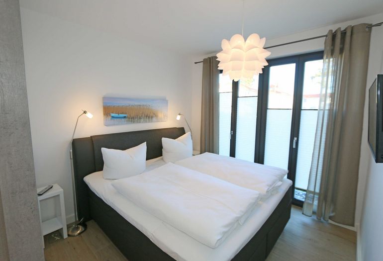Schlafzimmer mit Doppelbett