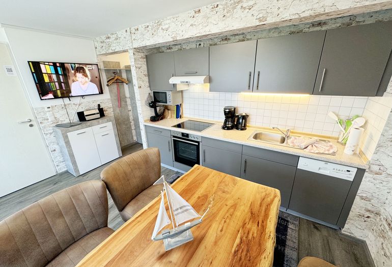 Küchenzeile mit Backofen