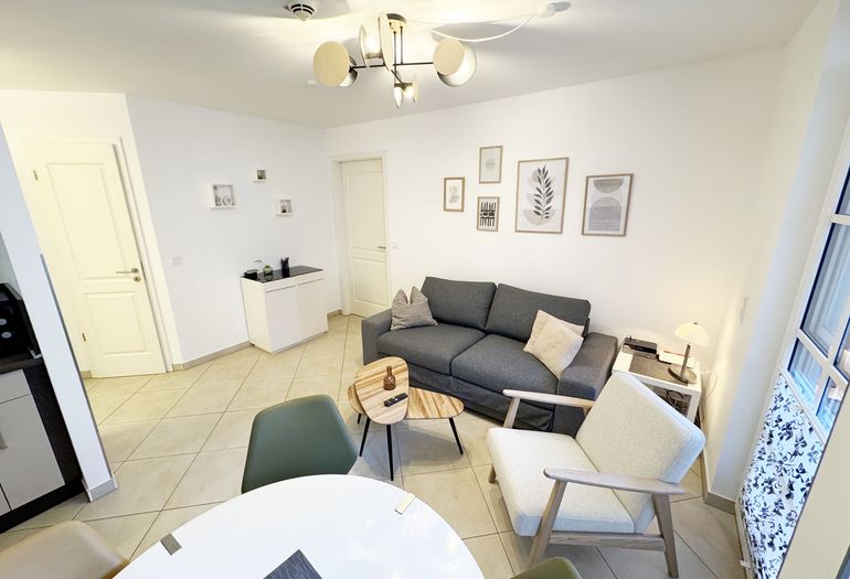 Wohnbereich mit gemütlicher Couch