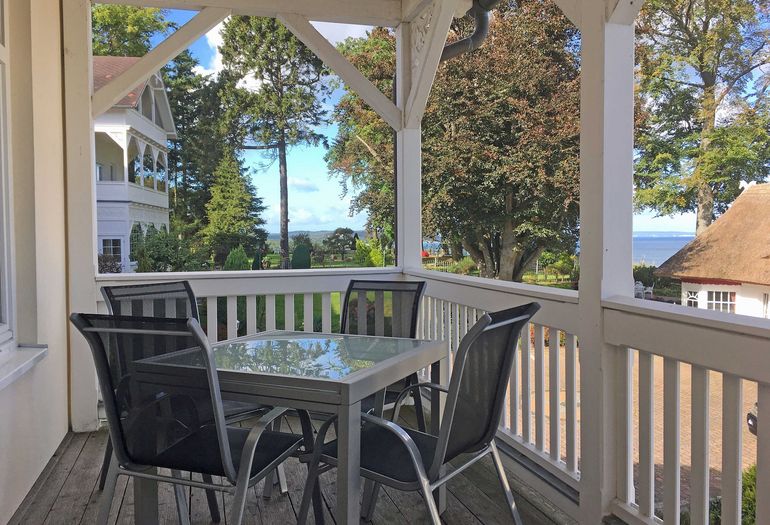 bestuhlte Terrasse in ruhiger Lage