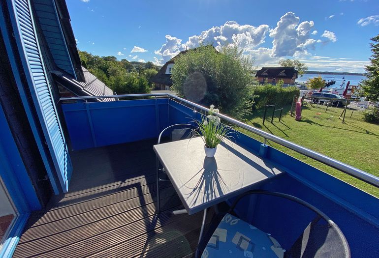 bestuhlter Balkon