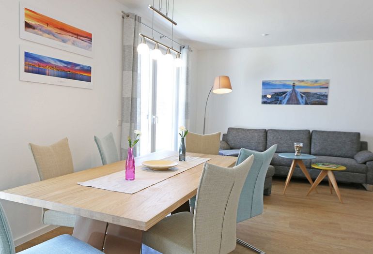 Wohnbereich mit Esstisch